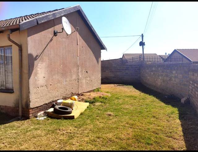 2 BEDROOM HOUSE FOR SALE IN DIEPKLOOF